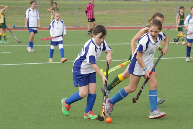 Piper Muller puts Norths back on the attack as she runs out of defence.